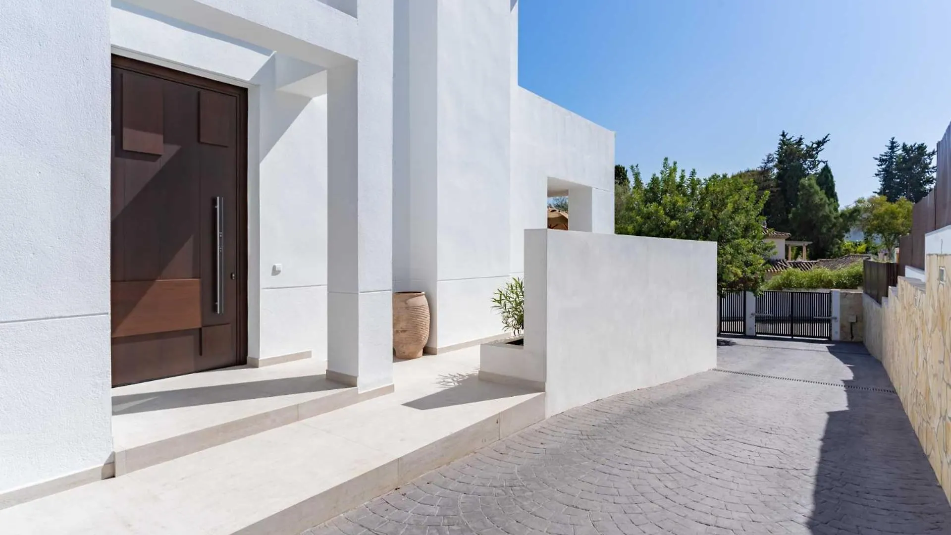 Elegant Villa In Marbella