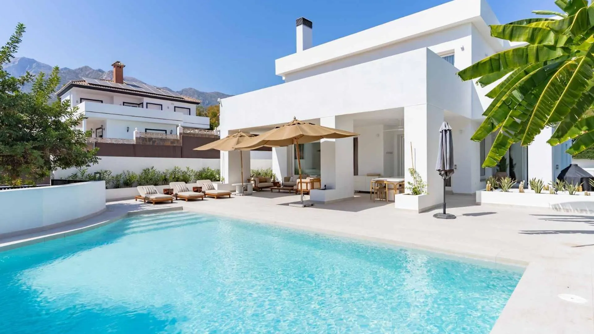 Elegant Villa In Marbella contacts